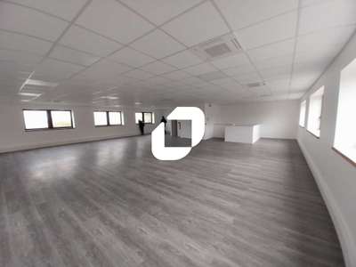 A louer Bureaux 743m² Saint ouen l'aumone