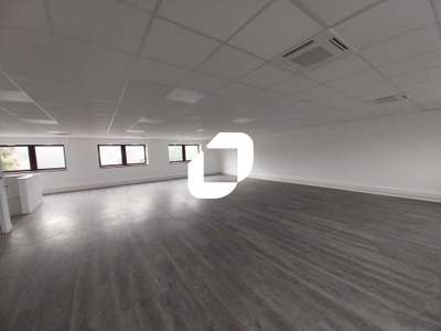A louer Bureaux 613m² Saint ouen l'aumone