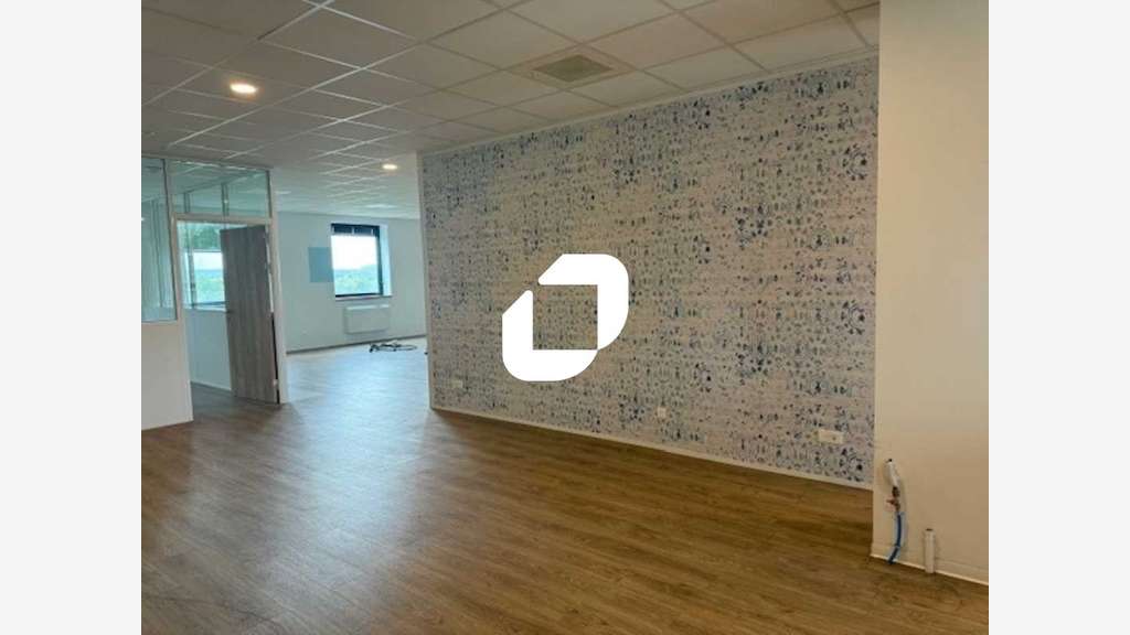 A louer Bureaux 677m² Saint ouen l'aumone
