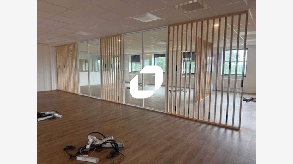 A louer Bureaux 677m² Saint ouen l'aumone