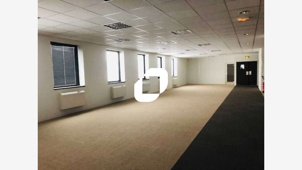 A louer Bureaux 677m² Saint ouen l'aumone