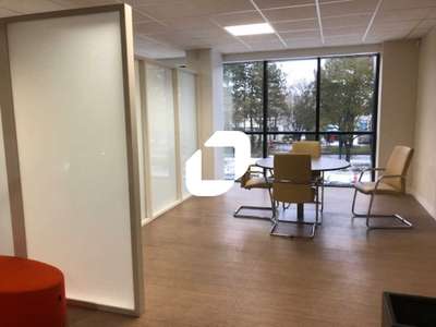 A louer Bureaux 677m² Saint ouen l'aumone