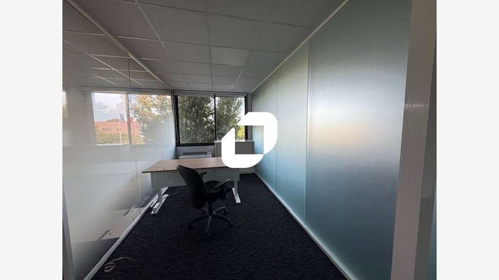A louer Bureaux 785m² Saint ouen l'aumone