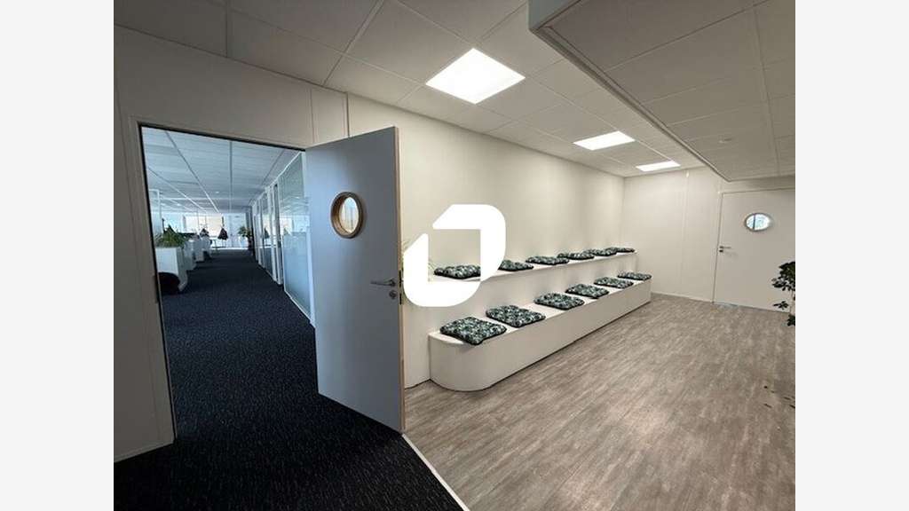 A louer Bureaux 785m² Saint ouen l'aumone