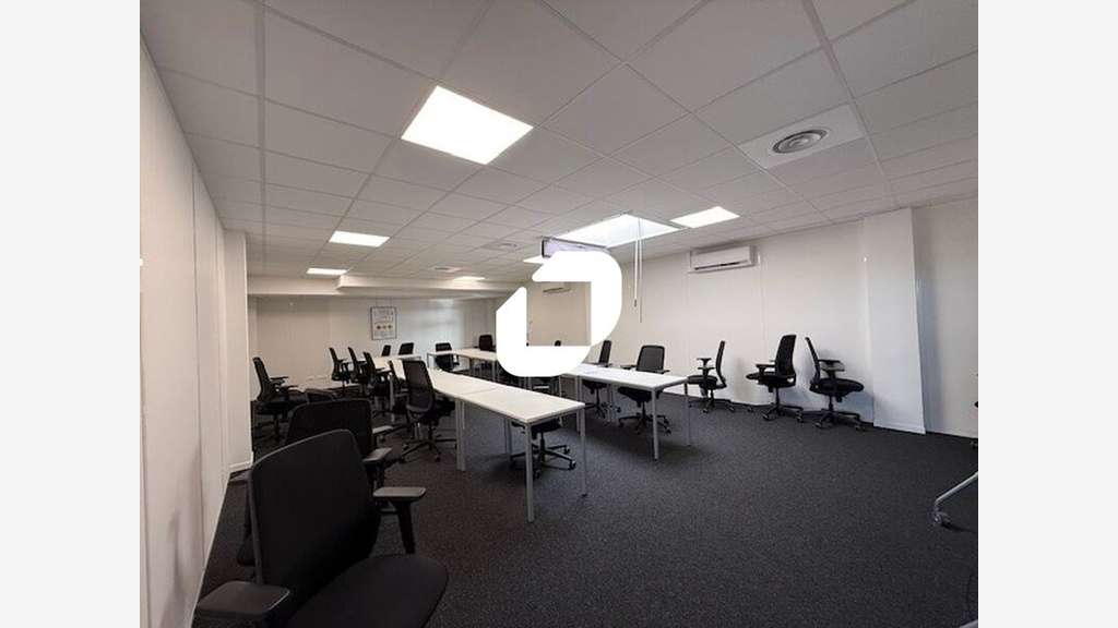A louer Bureaux 785m² Saint ouen l'aumone