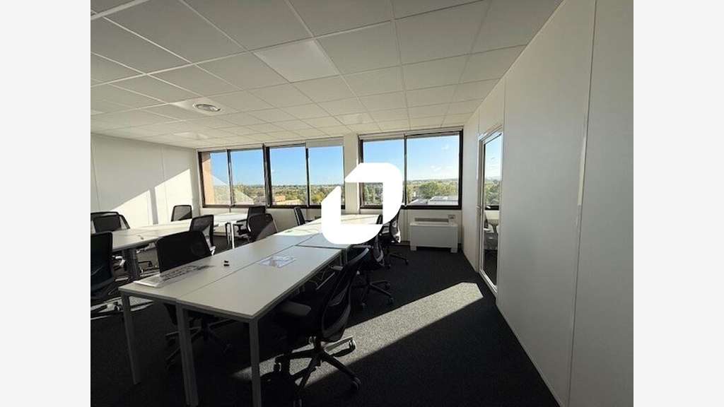A louer Bureaux 785m² Saint ouen l'aumone