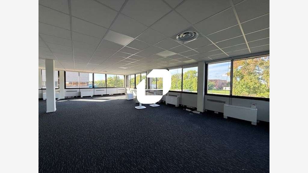 A louer Bureaux 785m² Saint ouen l'aumone