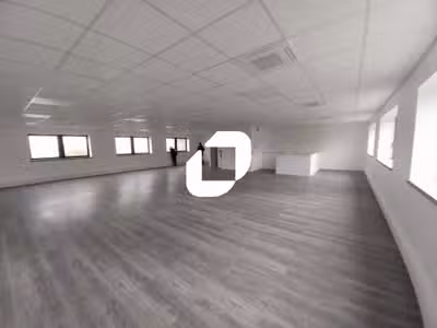 A louer Bureaux 743m² Saint ouen l'aumone