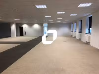 A louer Bureaux 2703m² Saint ouen l'aumone