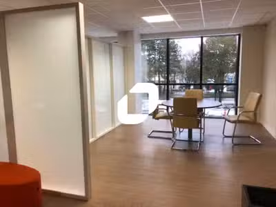 A louer Bureaux 677m² Saint ouen l'aumone