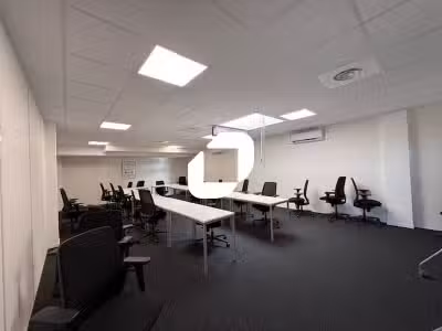 A louer Bureaux 785m² Saint ouen l'aumone