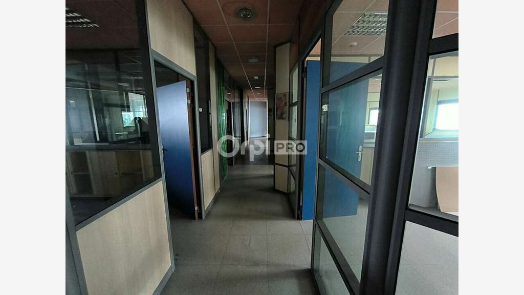A louer bureaux 600m² proche A20 Brive Ouest