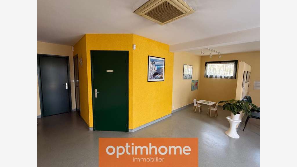 Bureau 51m² à louer à Saint-Pantaléon-de-Larche