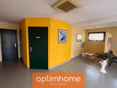 Bureau 51m² à louer à Saint-Pantaléon-de-Larche