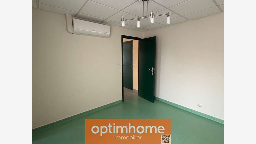 Bureau 51m² à louer à Saint-Pantaléon-de-Larche