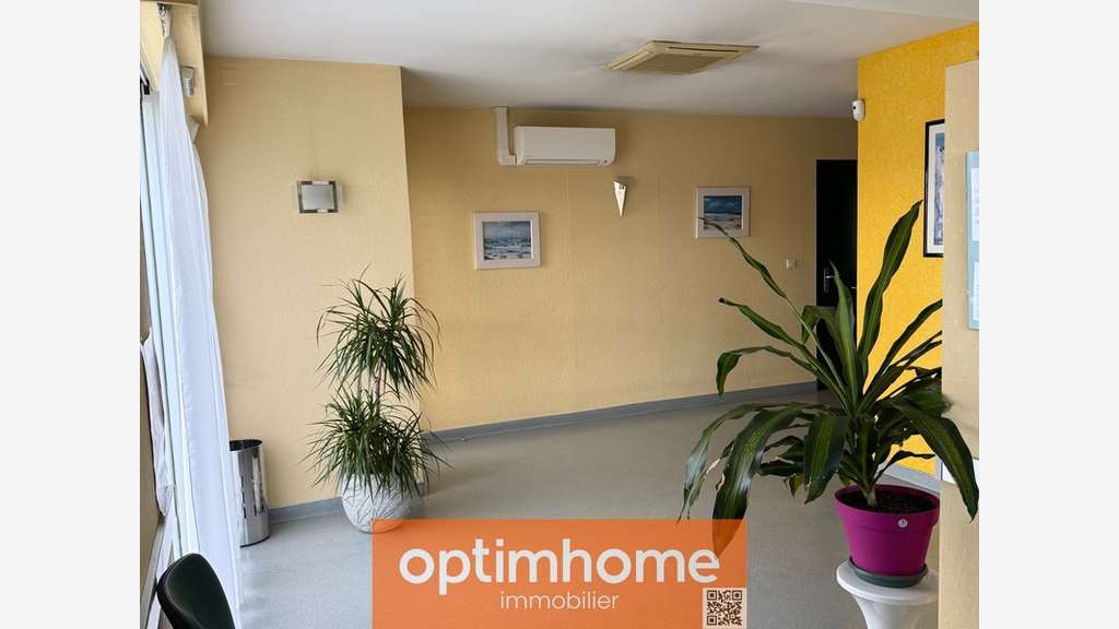 Bureau 51m² à louer à Saint-Pantaléon-de-Larche