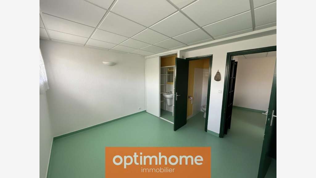 Bureau 51m² à louer à Saint-Pantaléon-de-Larche