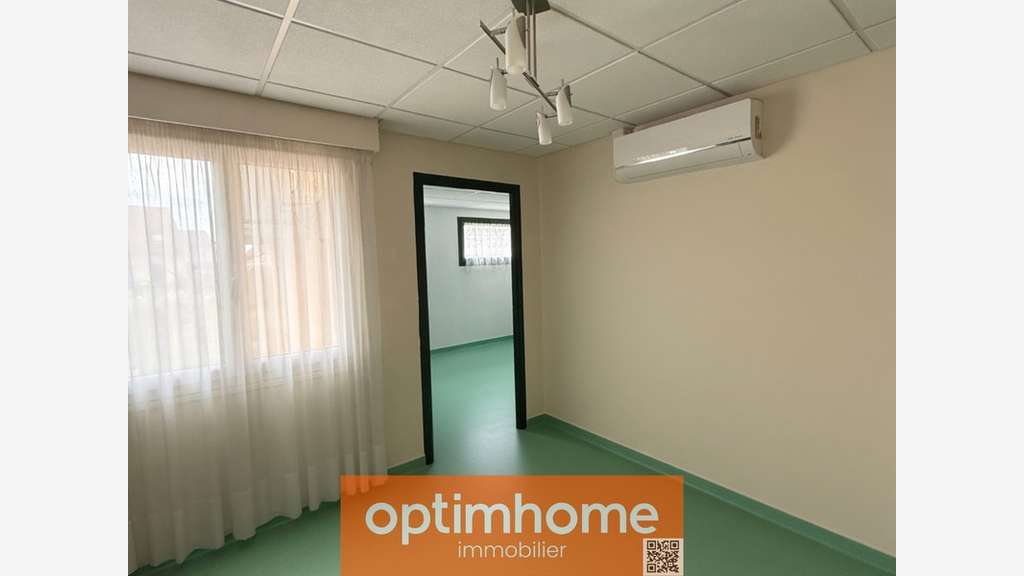 Bureau 51m² à louer à Saint-Pantaléon-de-Larche