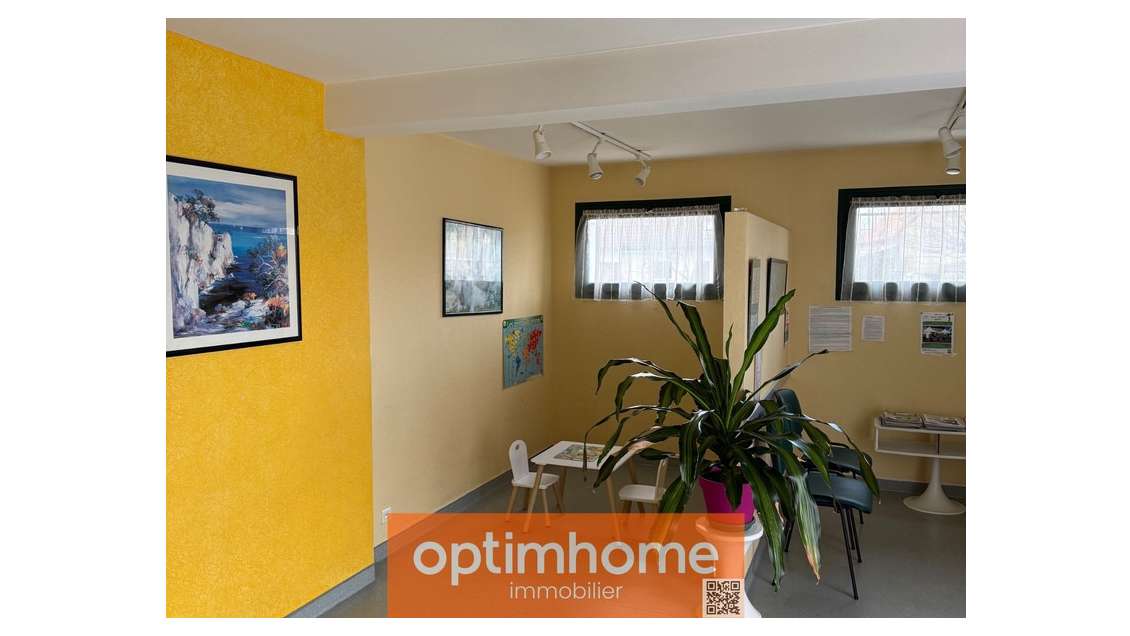 Bureau 51m² à louer à Saint-Pantaléon-de-Larche