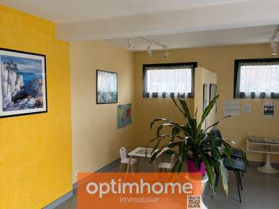 Bureau 51m² à louer à Saint-Pantaléon-de-Larche