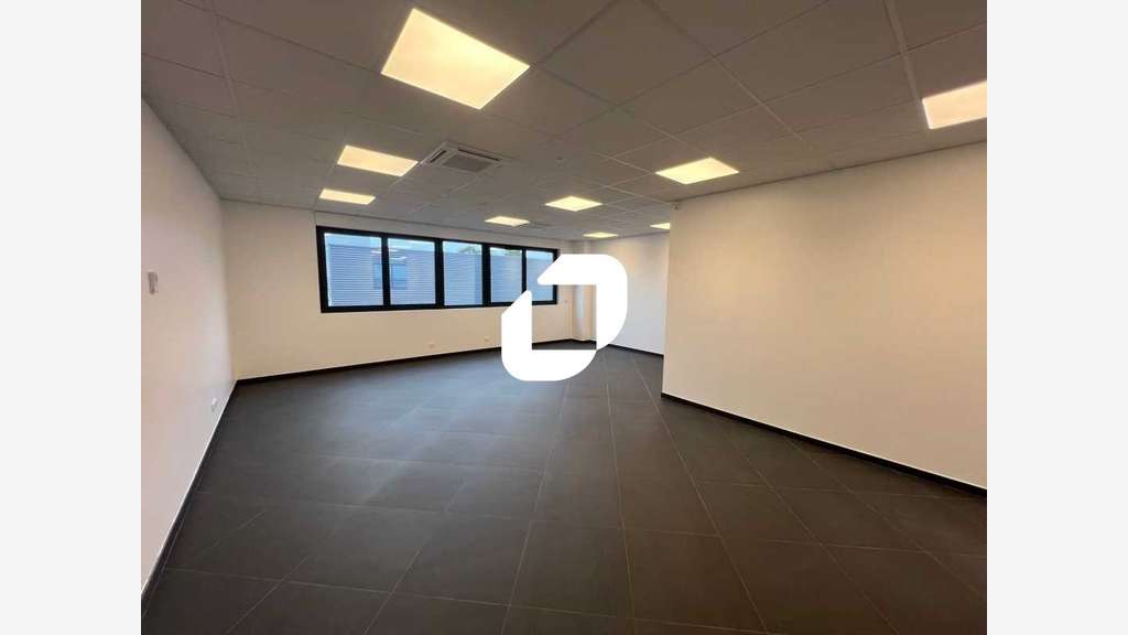 A louer Bureaux 140m² Saint pierre du perray