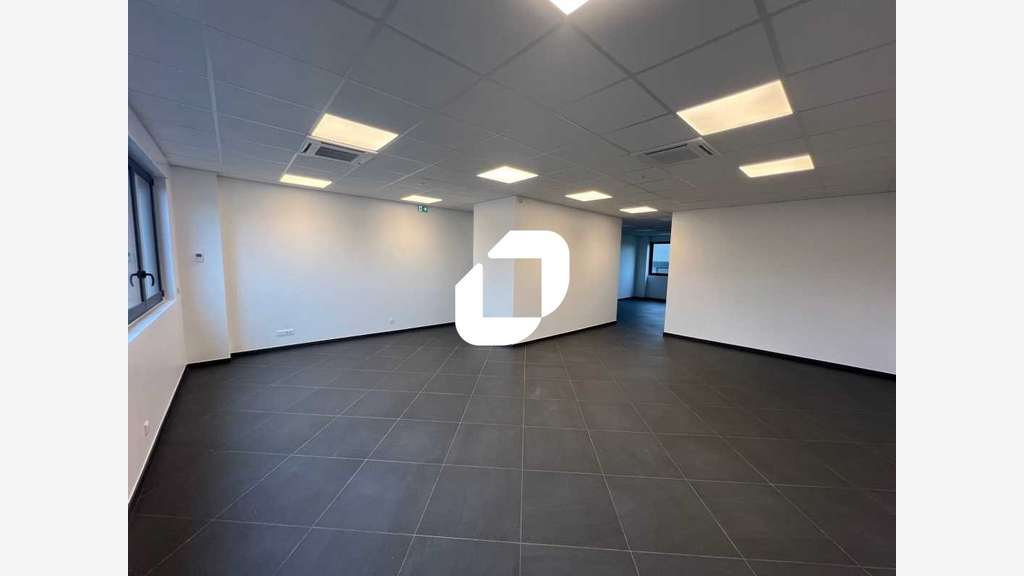A louer Bureaux 140m² Saint pierre du perray