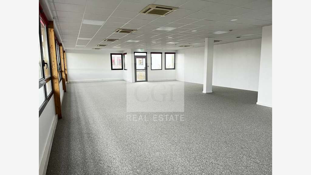 A louer bureaux 165m² R+2 dans l'Est Lyonnais