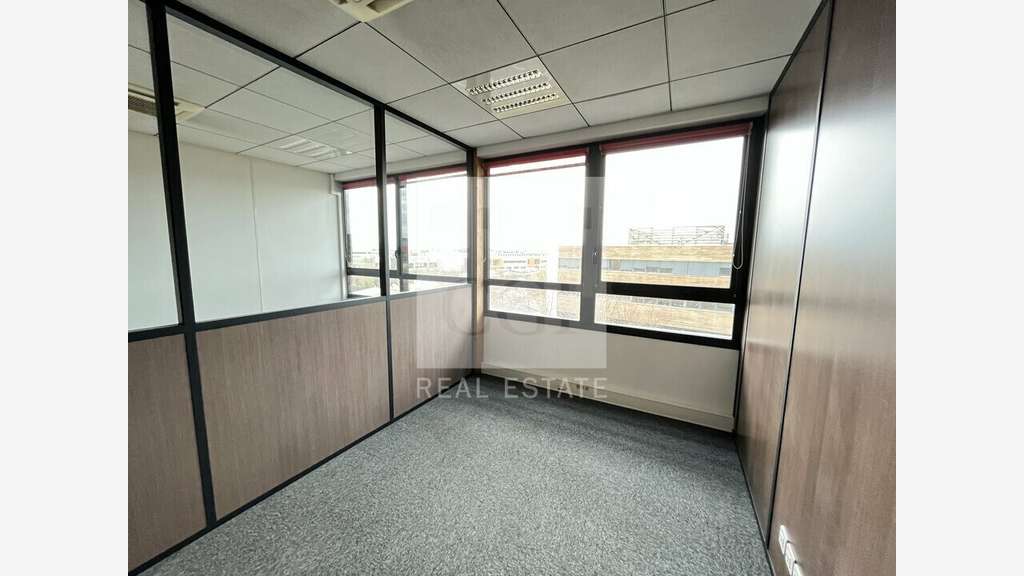 A louer bureaux 165m² R+2 dans l'Est Lyonnais