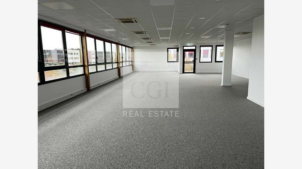 A louer bureaux 165m² R+2 dans l'Est Lyonnais