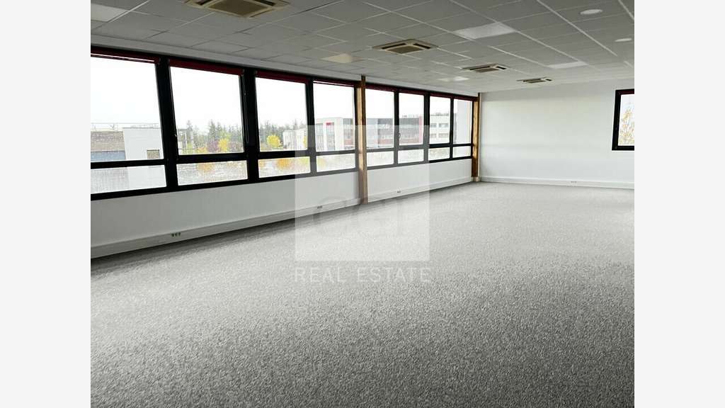 A louer bureaux 165m² R+2 dans l'Est Lyonnais