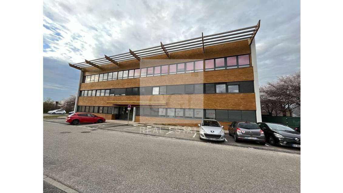 A louer bureaux 165m² R+2 dans l'Est Lyonnais
