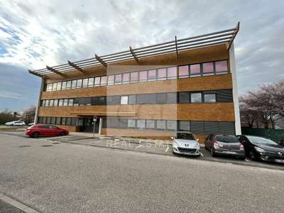 A louer bureaux 165m² R+2 dans l'Est Lyonnais