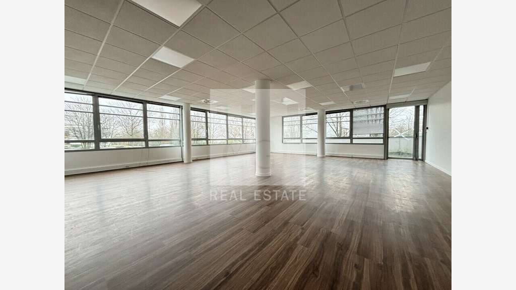 A louer bureaux 831m² St-Priest parc Technologique
