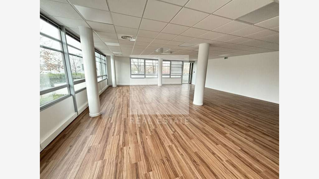 A louer bureaux 831m² St-Priest parc Technologique