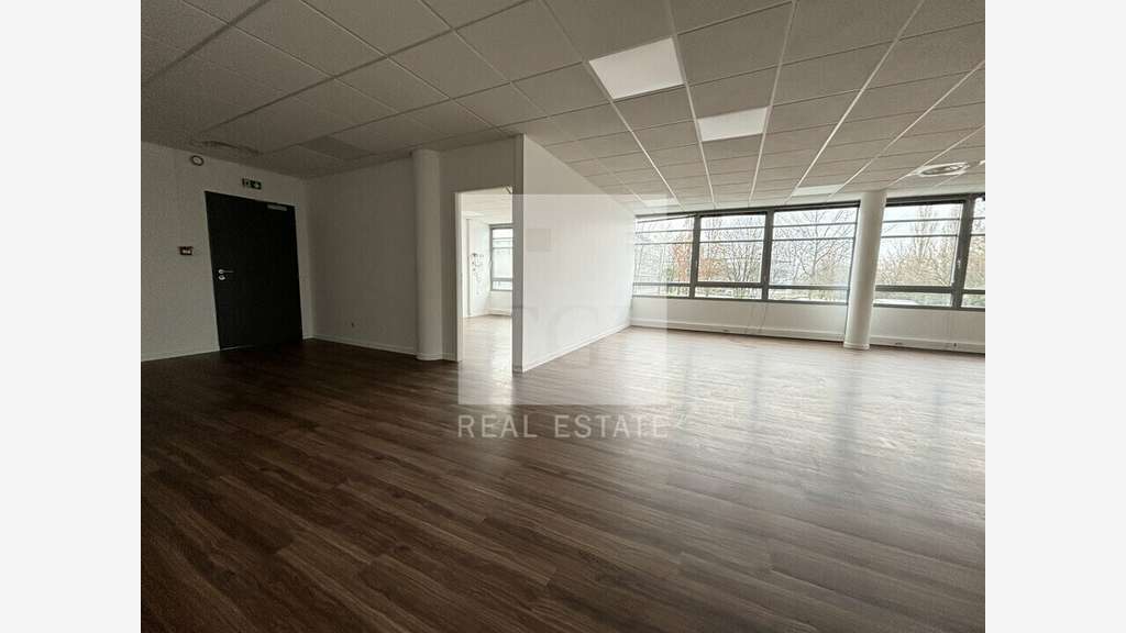 A louer bureaux 831m² St-Priest parc Technologique