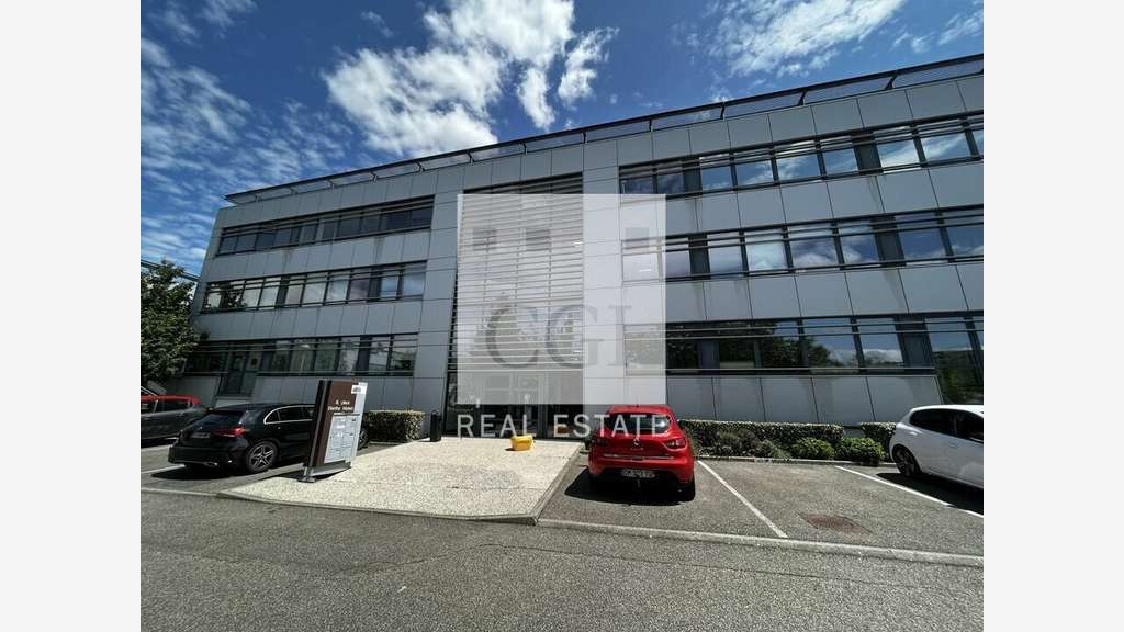 A louer bureaux 831m² St-Priest parc Technologique