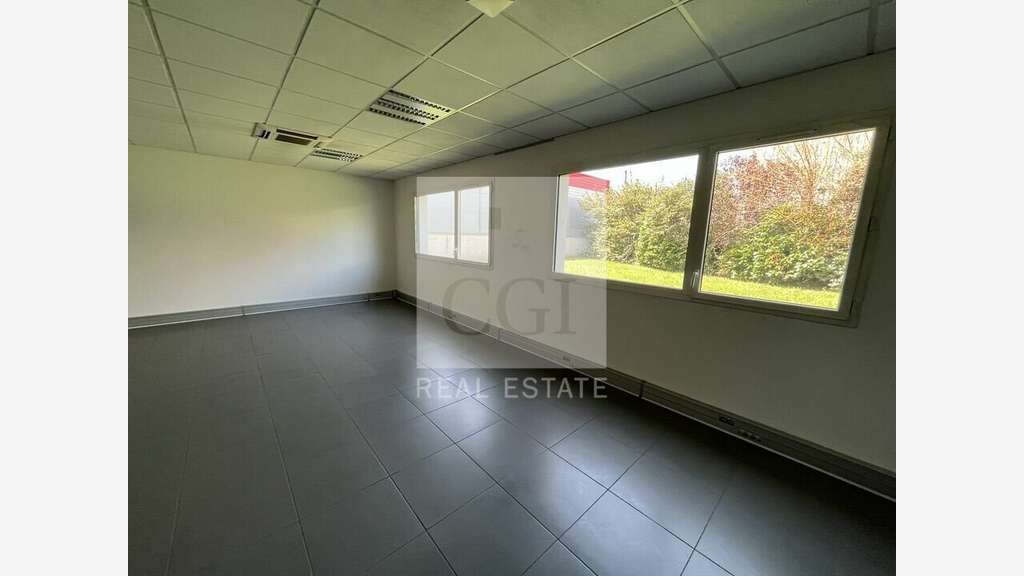 A louer bureaux 380m² belle visibilité à St-Priest