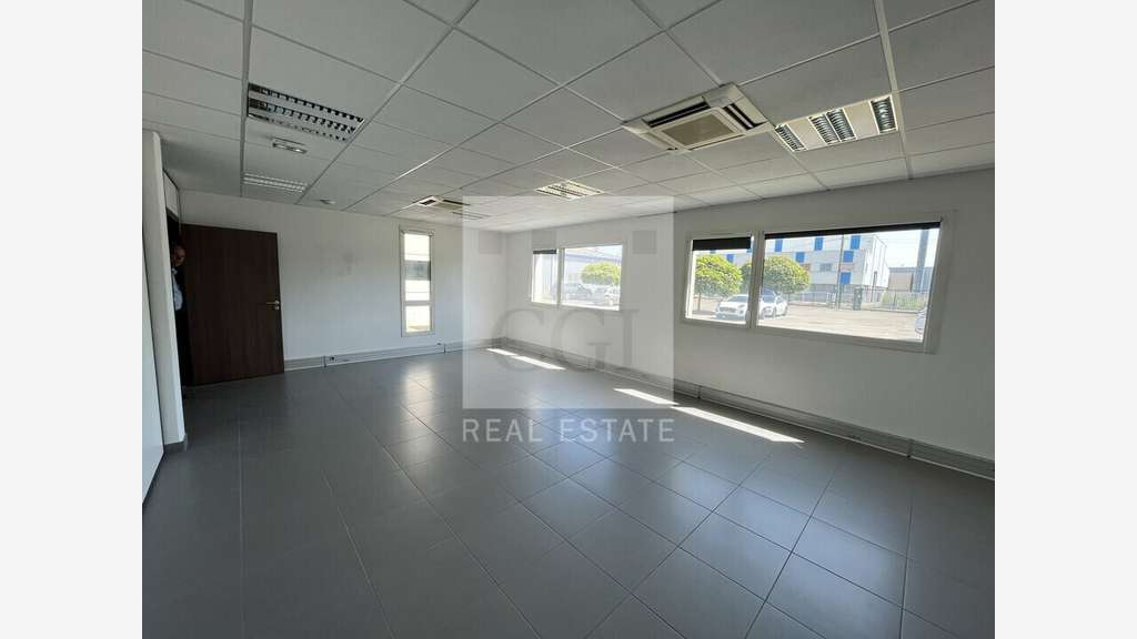 A louer bureaux 380m² belle visibilité à St-Priest