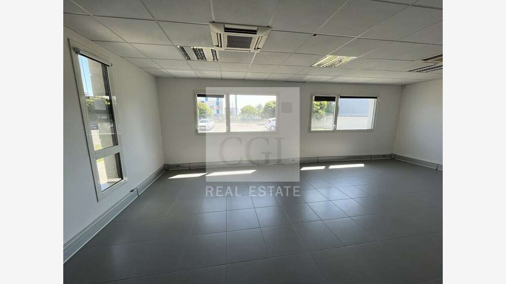 A louer bureaux 380m² belle visibilité à St-Priest