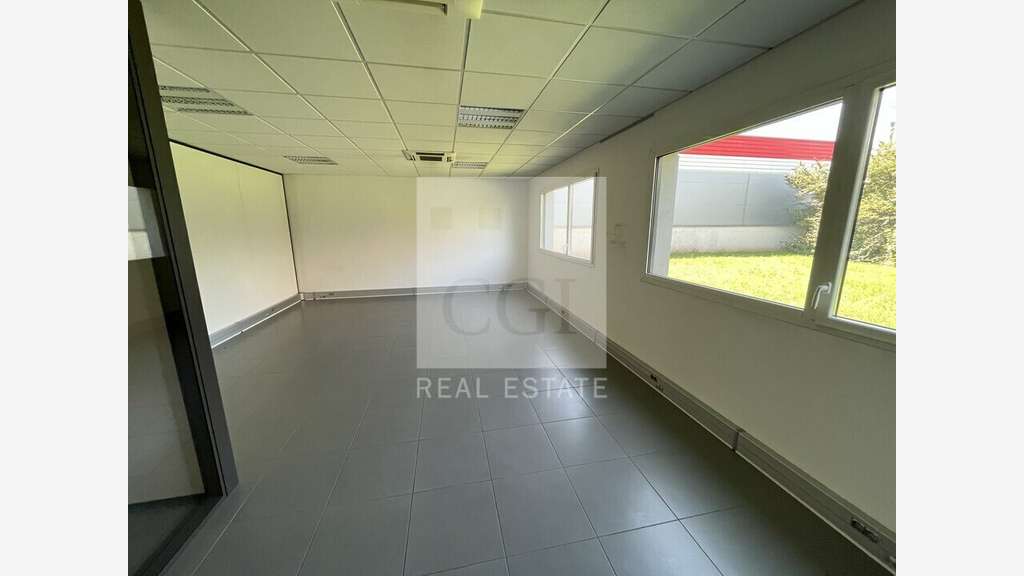 A louer bureaux 380m² belle visibilité à St-Priest