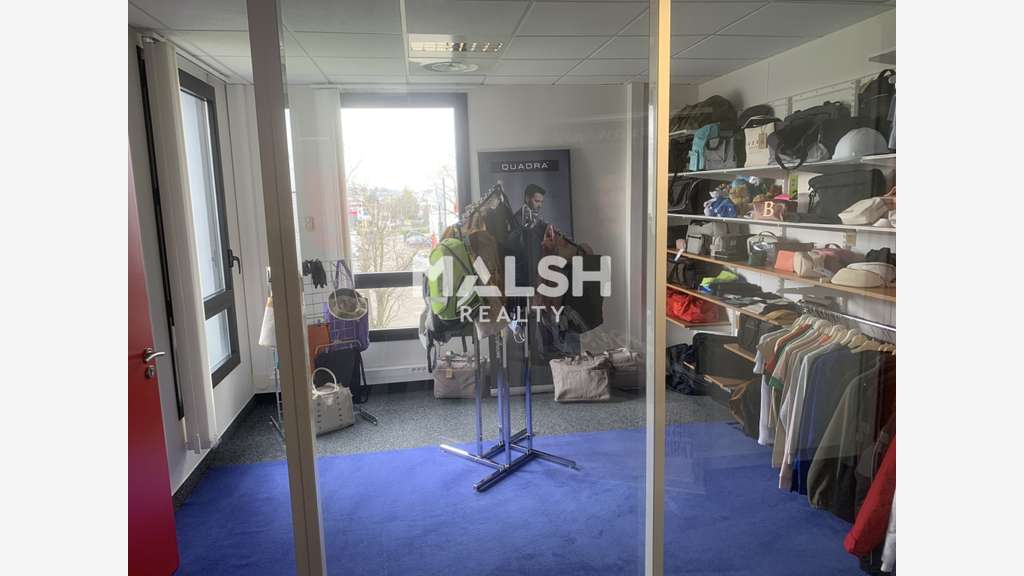 A louer bureaux de 232,80m² à Saint Priest zi