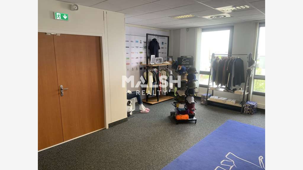 A louer bureaux de 232,80m² à Saint Priest zi