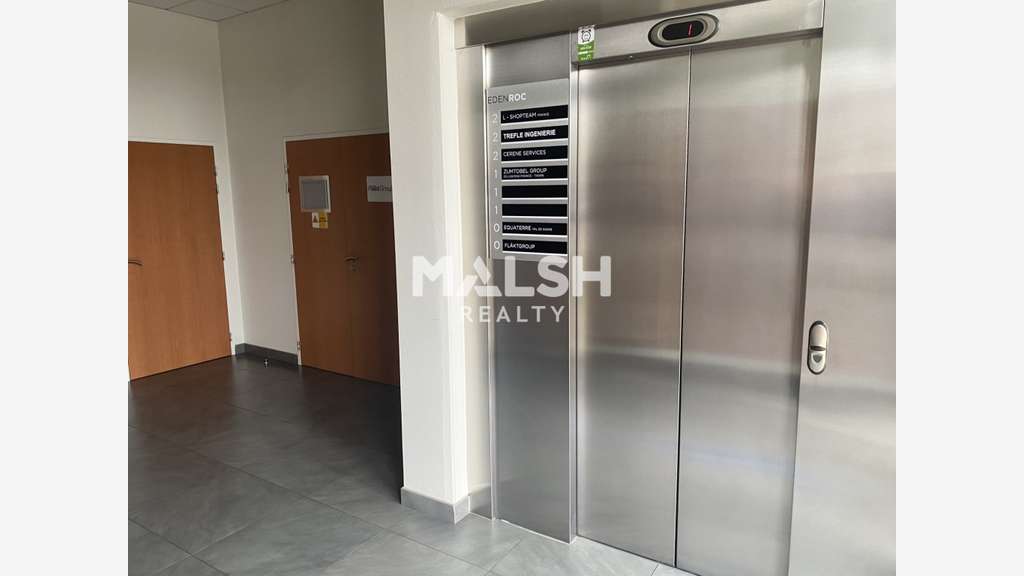 A louer bureaux de 232,80m² à Saint Priest zi