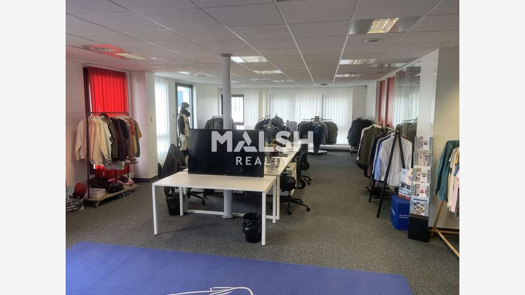 A louer bureaux de 232,80m² à Saint Priest zi