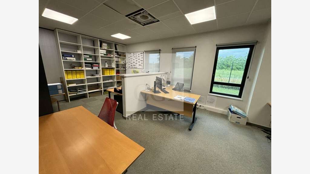 Bureaux lumineux 289m² à louer à Saint Priest