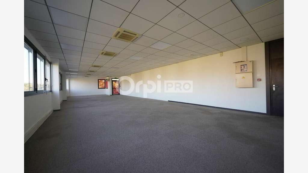 Bureaux à louer 306m² divisible à Saint Priest