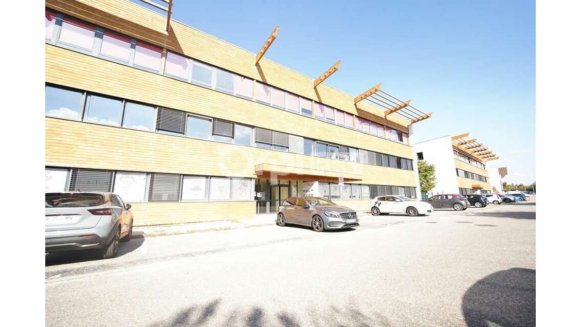 Bureaux à louer 306m² divisible à Saint Priest