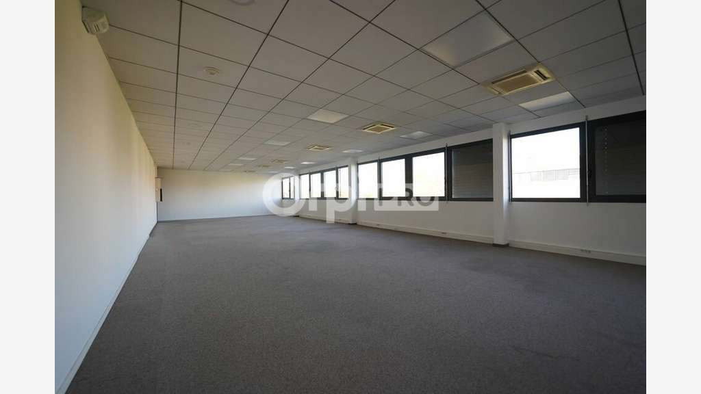 Bureaux à louer 306m² divisible à Saint Priest