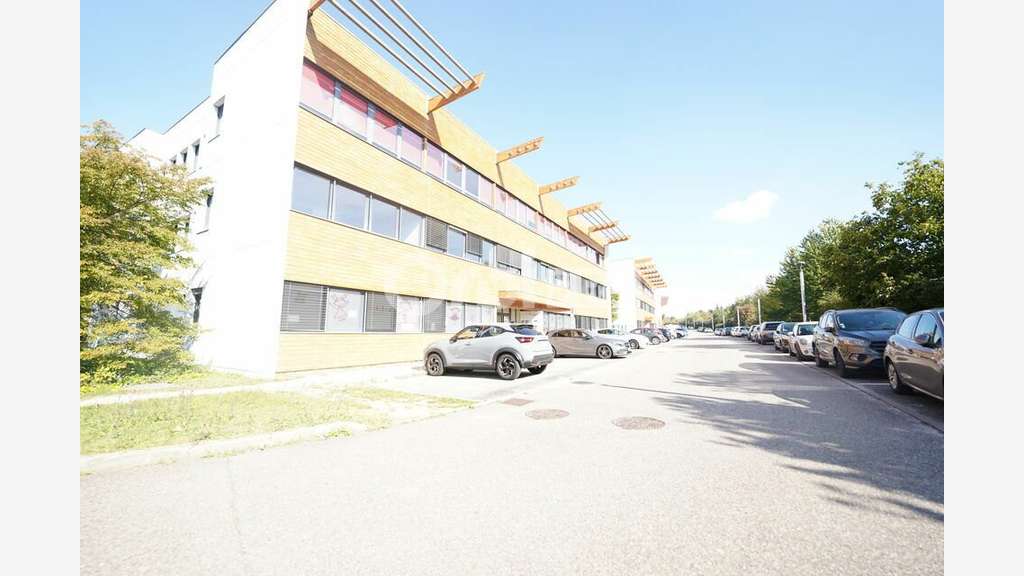 Bureaux à louer 306m² divisible à Saint Priest