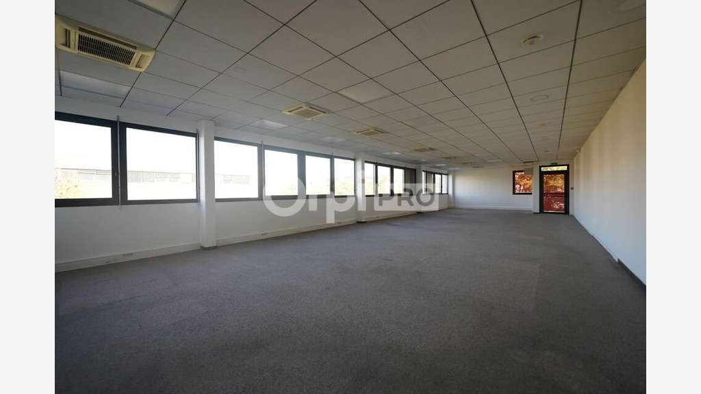 Bureaux à louer 306m² divisible à Saint Priest